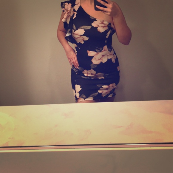 Dress - Picture 1 of 8